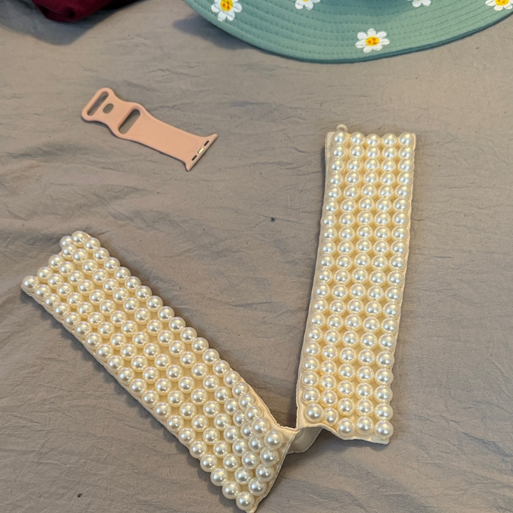 Pearl-Embellished Cream neck collar